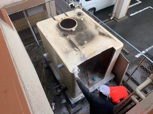 大阪市マンションの貯水タンク解体工事
