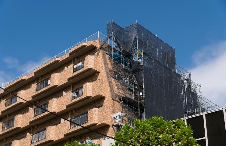 分譲と賃貸でどう違う?賃貸マンションの大規模修繕の進め方と注意点を解説