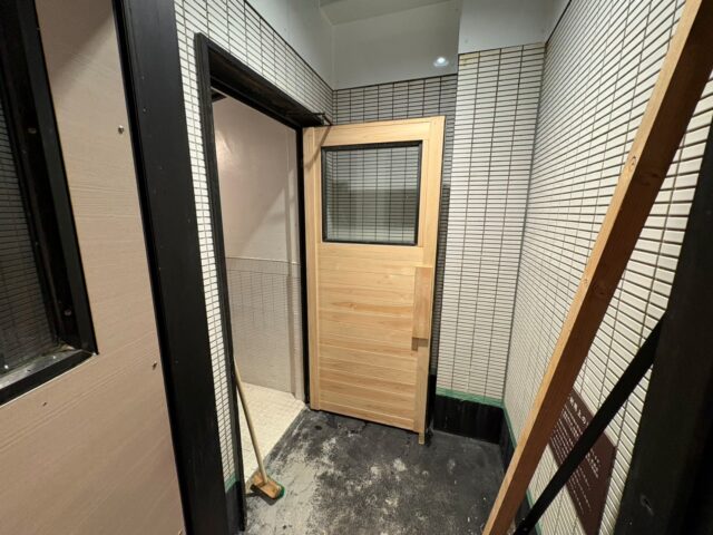 あるごの湯　施設内建具修繕工事